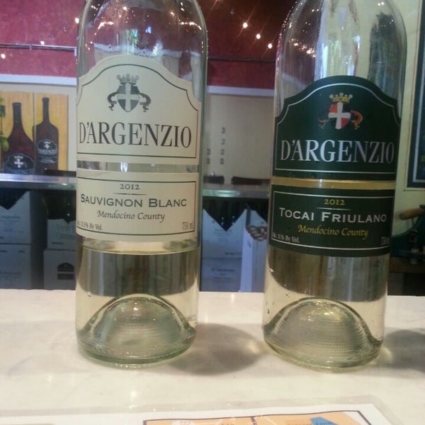 Foto tirada no(a) D&#39;Argenzio Winery por Paul M. em 4/20/2013