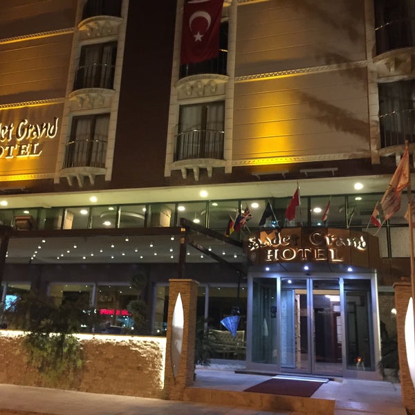 รูปภาพถ่ายที่ Saadet Grand Hotel โดย İbrahim B. เมื่อ 6/5/2017