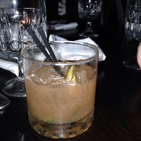 Foto diambil di Jack and Tony&#39;s Restaurant &amp; Whisky Bar oleh Running P. pada 7/19/2014