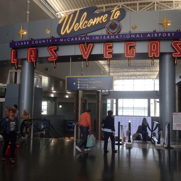 Foto tirada no(a) Harry Reid International Airport (LAS) por Marcia S. em 6/3/2015