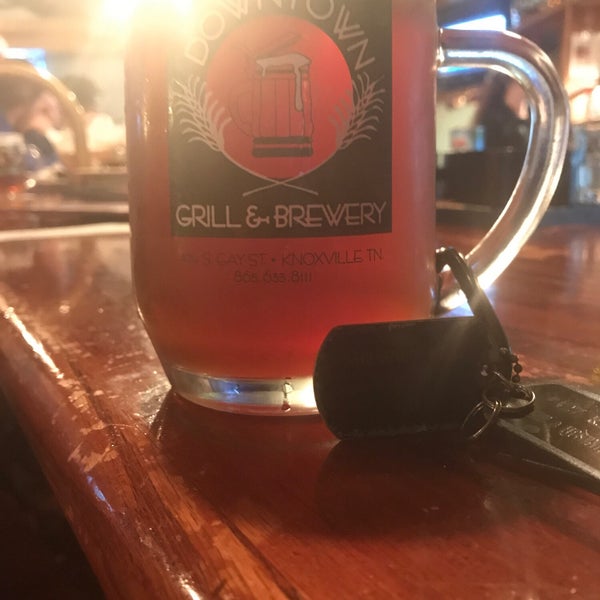 Das Foto wurde bei Downtown Grill &amp; Brewery von Ratchet am 10/1/2018 aufgenommen