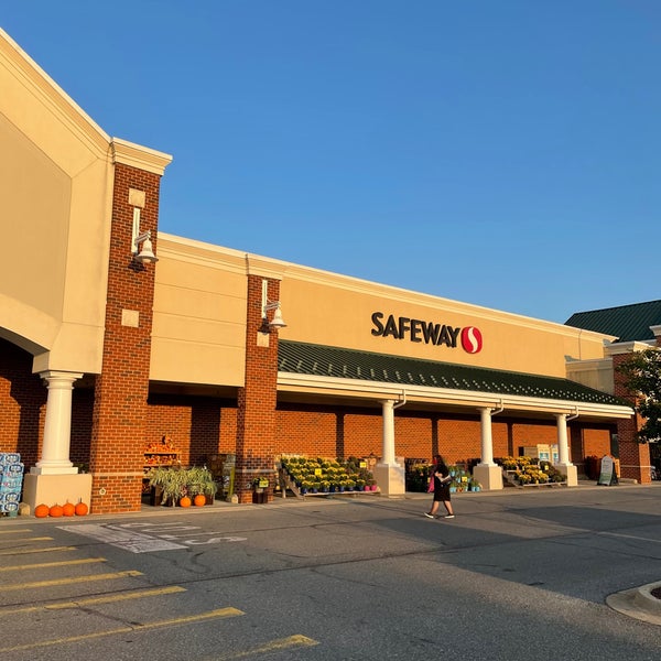 Photos at Safeway Grocery Store in La Plata