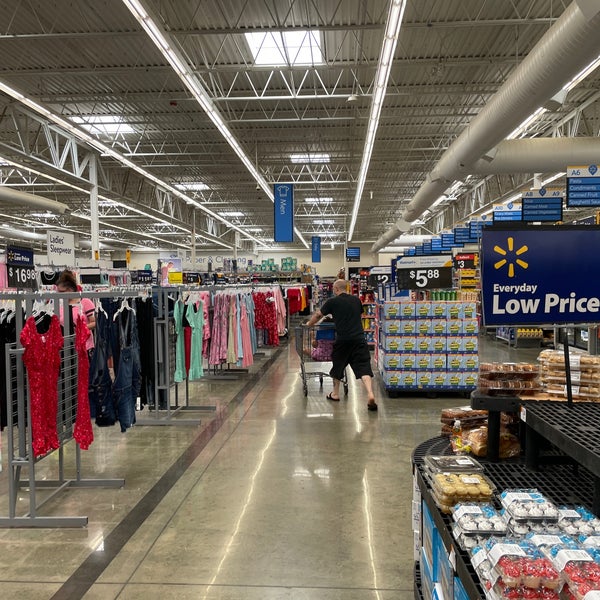 Walmart Supercenter Charles Town'da Hipermarket