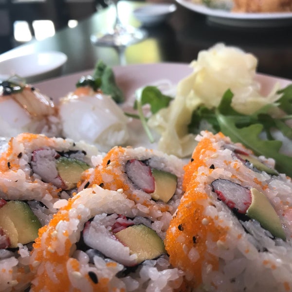 Das Foto wurde bei hello sushi von Stephanie H. am 7/18/2018 aufgenommen