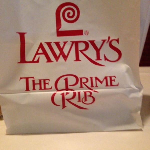 Снимок сделан в Lawry&#39;s The Prime Rib пользователем Larry J M. 9/6/2013