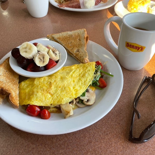 Denny's Diner, International Drive, Orlando, Florida, USA Stock Photo -  Alamy