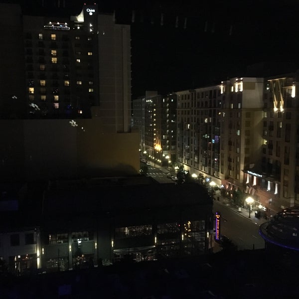 Foto scattata a Margaritaville Hotel San Diego Gaslamp Quarter da Adrian H. il 1/13/2019