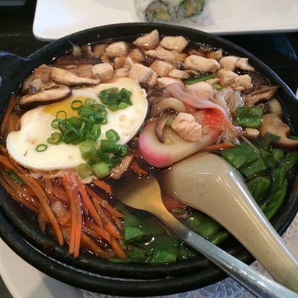 Foto diambil di Sushi Hana Fusion Cuisine oleh Phyllis L. pada 9/19/2014