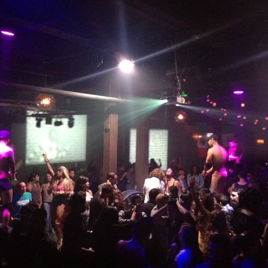 Foto tirada no(a) 340nightclub por Wesley H. em 9/17/2012