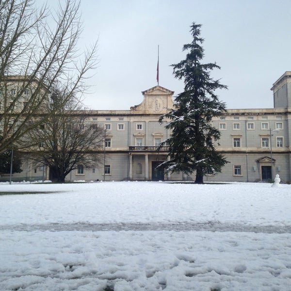 Edificio Central UNAV Universidad en Pamplona