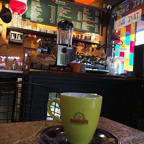 รูปภาพถ่ายที่ Roastico Coffee Shop &amp; Bar โดย İsmail B. เมื่อ 10/1/2017