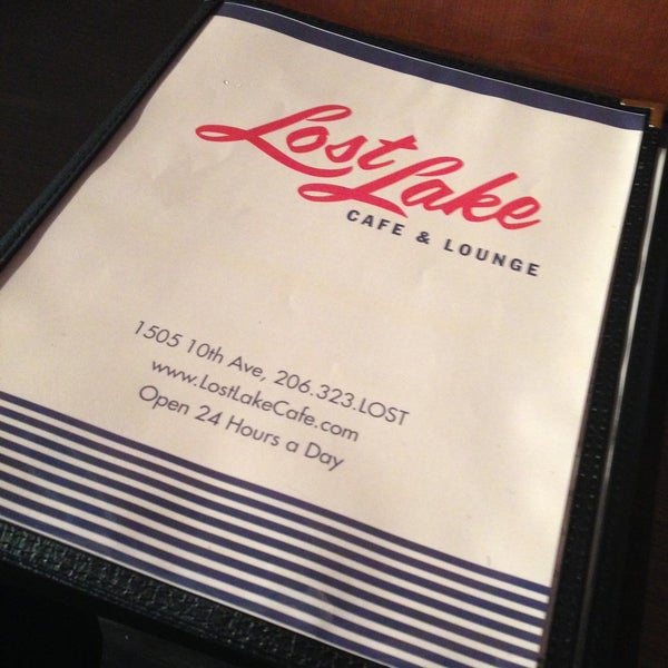 Photo prise au Lost Lake Cafe &amp; Lounge par Jeremy B. le5/8/2013