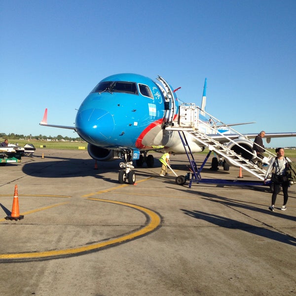 Photo taken at Rosario - Islas Malvinas International Airport (ROS) by Techie on 2/28/2016
