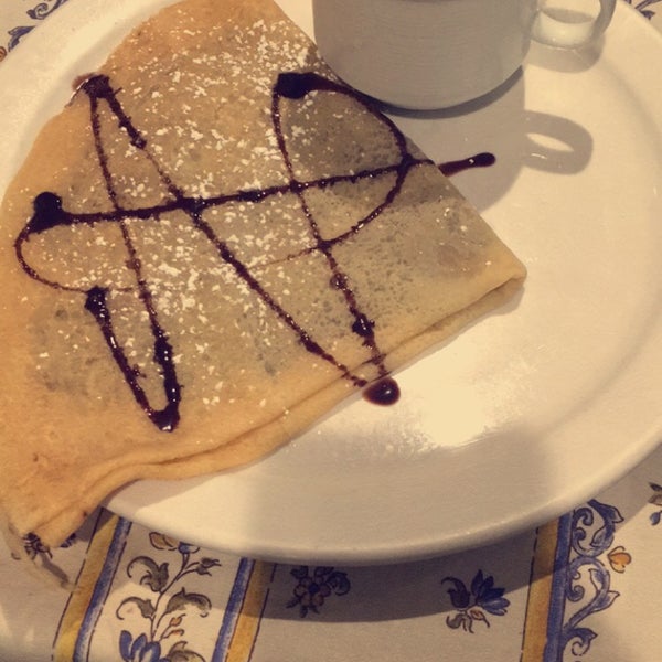 Photo taken at Crepes n&#39; Crepes by Abdulla A. on 11/13/2015