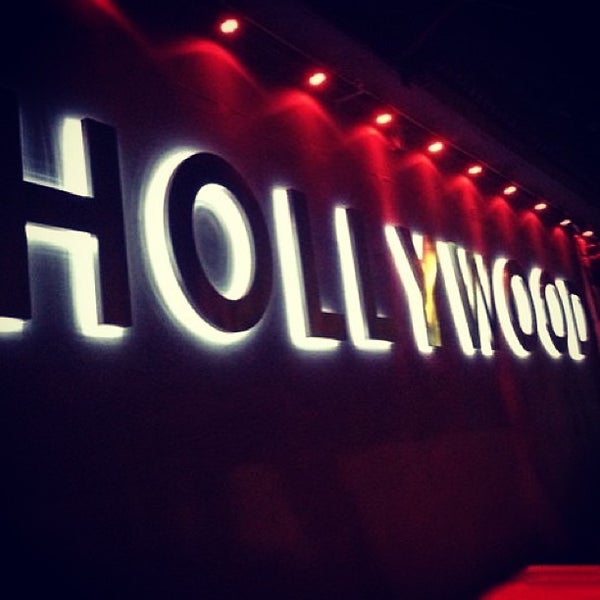 Foto tirada no(a) Hollywood por Anto C. em 6/4/2013