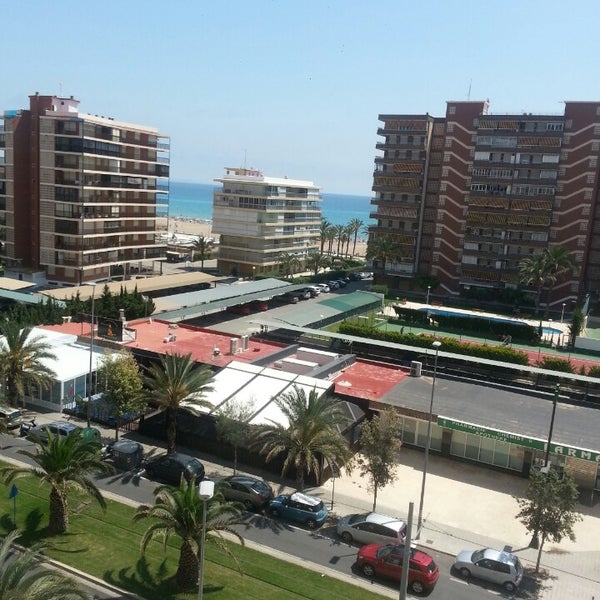 5/31/2015 tarihinde Amanda F.ziyaretçi tarafından Hotel Castilla'de çekilen fotoğraf