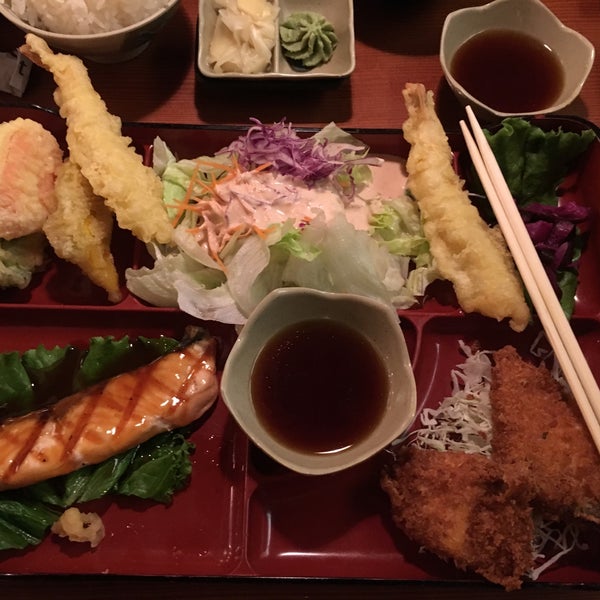 Снимок сделан в Sushi Boat пользователем Tisyang F. 10/25/2015