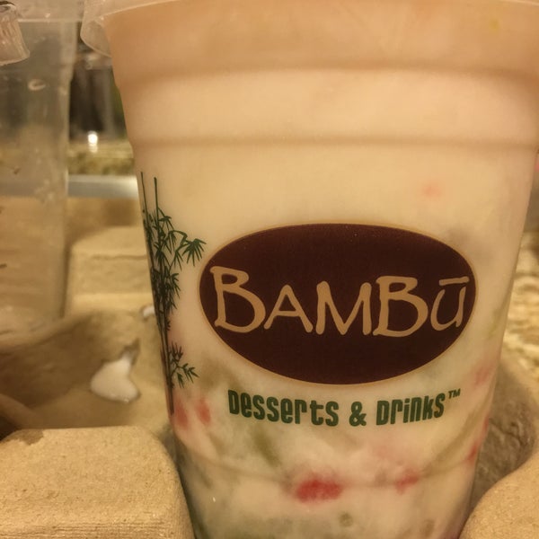 Foto diambil di Bambu Desserts &amp; Drinks oleh Tisyang F. pada 3/18/2016