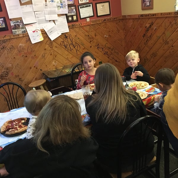 Foto tomada en Woodstock&#39;s Pizza  por Zach S. el 12/29/2016