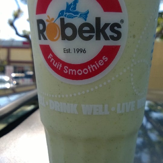 Photo taken at Robeks Fresh Juices &amp; Smoothies by Gerard F. on 4/5/2014