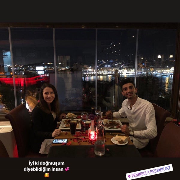 Das Foto wurde bei Peninsula Teras Restaurant von Sena A. am 10/13/2019 aufgenommen