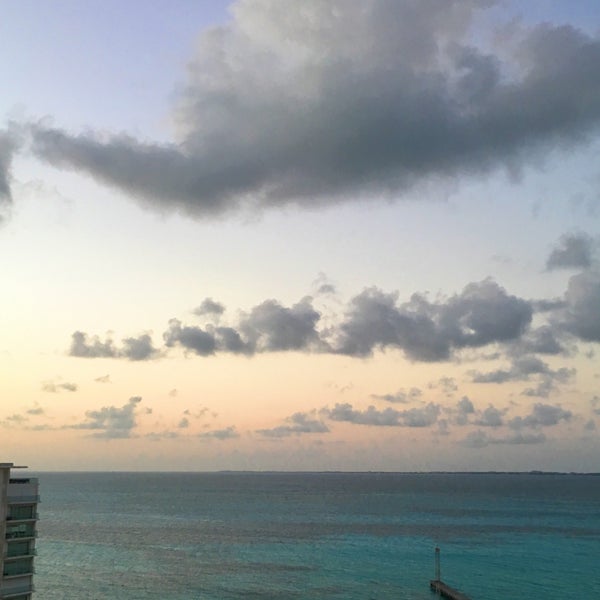 รูปภาพถ่ายที่ Aloft Cancún โดย Rebecca H. เมื่อ 5/29/2016