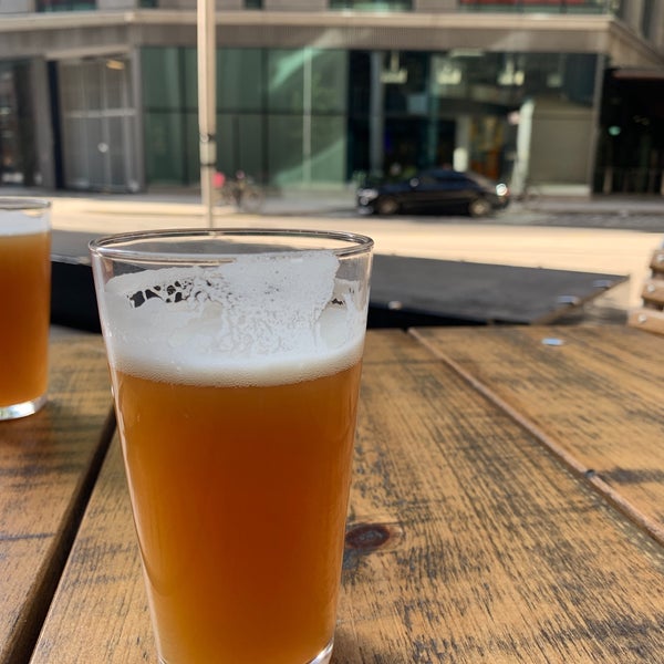 6/22/2019 tarihinde Chris N.ziyaretçi tarafından Beer Hawk South Bank'de çekilen fotoğraf
