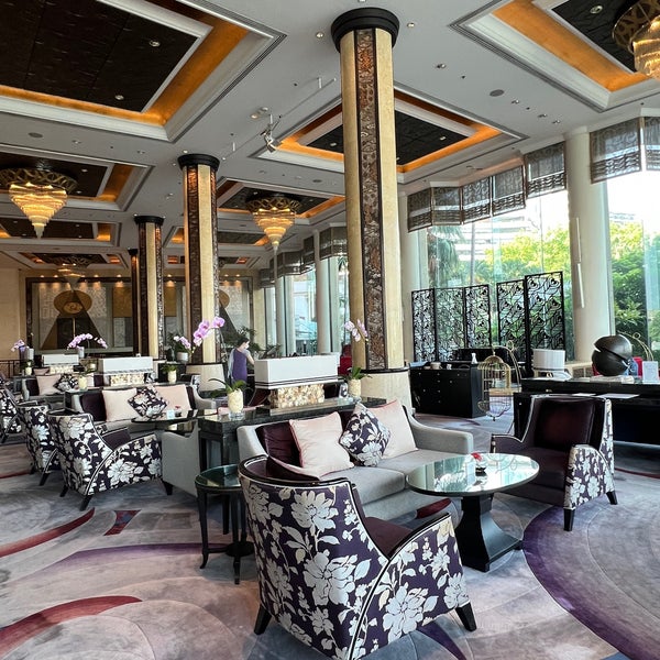Photo taken at Shangri-La Hotel, Bangkok by Nema B. on 5/26/2023