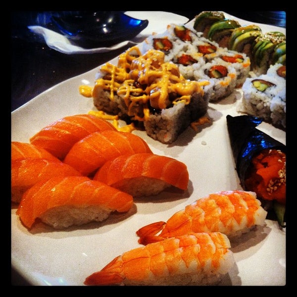 10/4/2012 tarihinde Yuhao D.ziyaretçi tarafından Sushi 88 &amp; Ramen'de çekilen fotoğraf