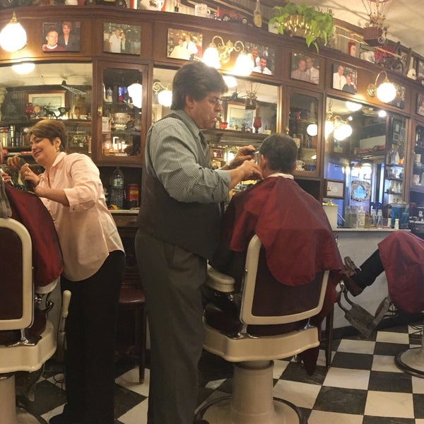 รูปภาพถ่ายที่ York Barber Shop โดย Jennifer D. เมื่อ 10/14/2016
