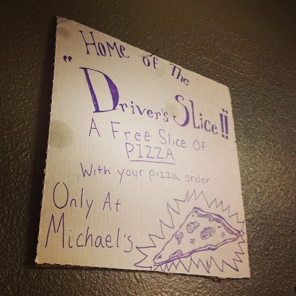3/10/2013にBen W.がMichael&#39;s Pizzaで撮った写真