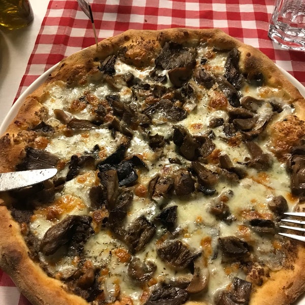 Lezzetli olduğundan sıkça bahsedilmesi nedeniyle bu güzel İtalyan resturantını bizde denemek istedik. Oldukça lezzetli bir pizza yedik. Güzel bir akşam vakti geçirebileceğiniz keyifli bir resturant.