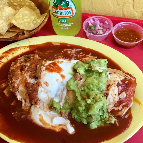 The Azteca Burrito (📷) is a gigantic portion of the tasty usual ingredients with dollops of sauce.