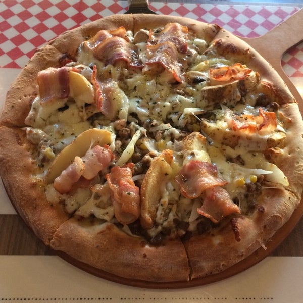 10/28/2014 tarihinde Cynthia O.ziyaretçi tarafından Mr. Pizza'de çekilen fotoğraf