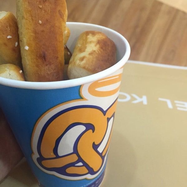 Auntie Anne's Bakery in Auburn Hills