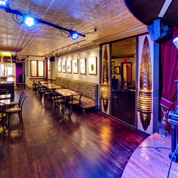 Foto scattata a The Red Room at KGB Bar da The Red Room at KGB Bar il 11/13/2014