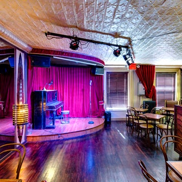 รูปภาพถ่ายที่ The Red Room at KGB Bar โดย The Red Room at KGB Bar เมื่อ 11/13/2014