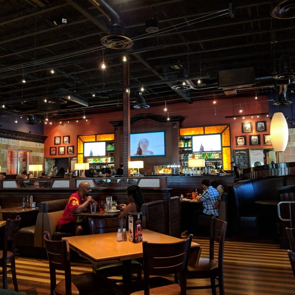 Photo taken at BJ&#39;s Restaurant &amp; Brewhouse by Max G. on 7/8/2018