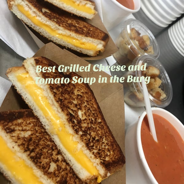 Foto diambil di Grilled Cheese Mania oleh Kathleen M. pada 3/29/2018