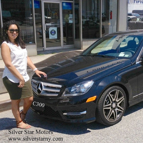 Das Foto wurde bei Silver Star Motors, Authorized Mercedes-Benz Dealer von Silver Star M. am 11/11/2013 aufgenommen