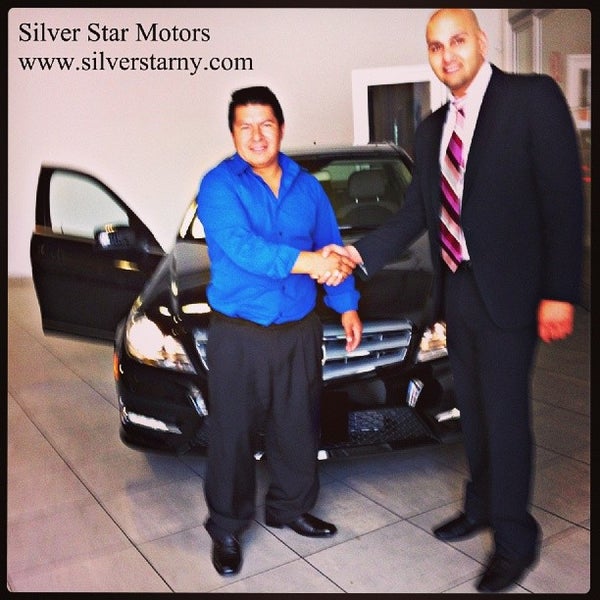 Das Foto wurde bei Silver Star Motors, Authorized Mercedes-Benz Dealer von Silver Star M. am 9/18/2013 aufgenommen