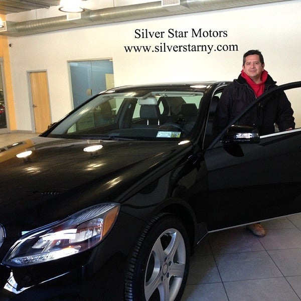 Das Foto wurde bei Silver Star Motors, Authorized Mercedes-Benz Dealer von Silver Star M. am 1/27/2014 aufgenommen
