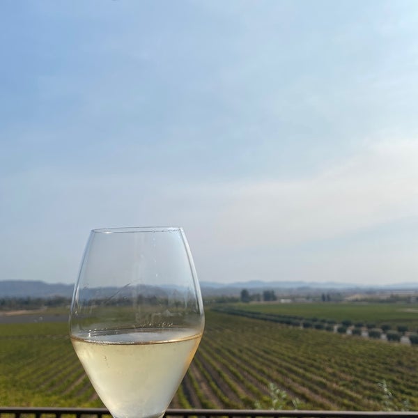 Foto scattata a Gloria Ferrer Caves &amp; Vineyards da Brooke C. il 10/3/2021