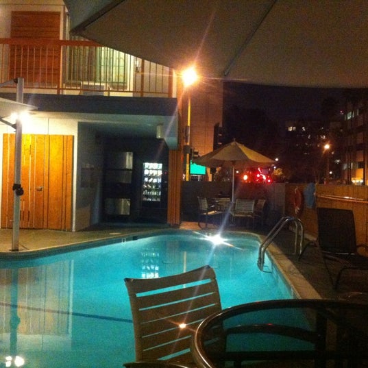 รูปภาพถ่ายที่ Tangerine Hotel โดย Tom G. เมื่อ 12/4/2012