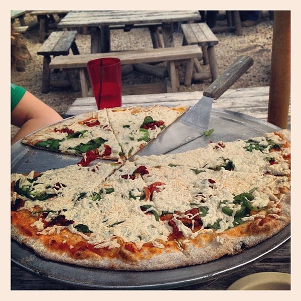 Снимок сделан в Fralo&#39;s Pizza @Fralos пользователем Alex B. 10/11/2013