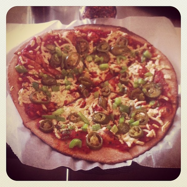 6/15/2013 tarihinde Alex B.ziyaretçi tarafından The Healthy Pizza Company'de çekilen fotoğraf