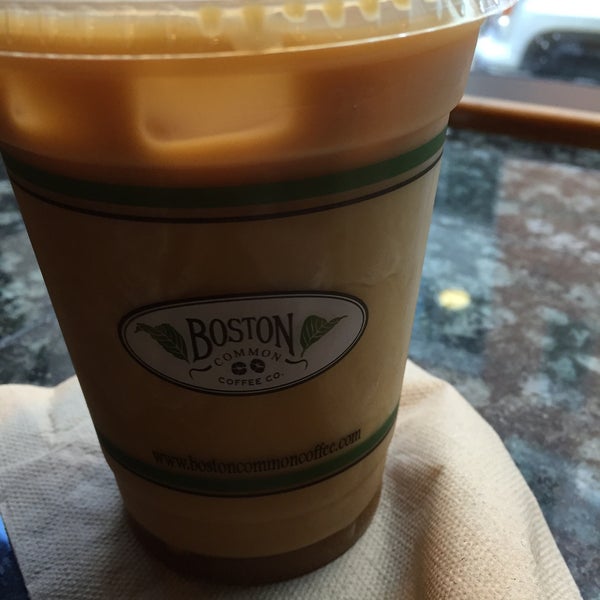 Das Foto wurde bei Boston Common Coffee Company von nicky w. am 8/18/2016 aufgenommen