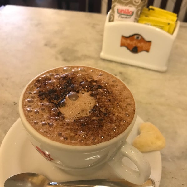 Photo prise au Café Martinelli Midi par Claudia S. le10/10/2017