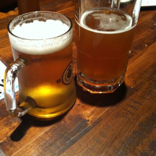 รูปภาพถ่ายที่ Wurst Und Bier โดย Stainy F. เมื่อ 10/23/2012