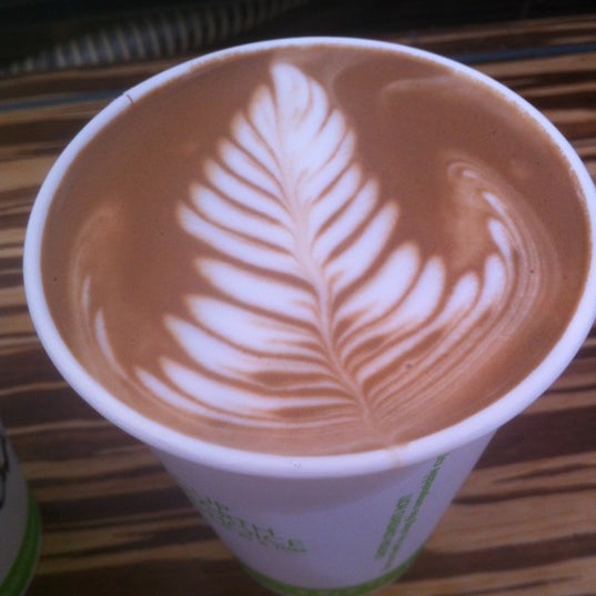 Foto tirada no(a) M Street Coffee por Mrs. B. em 11/4/2012